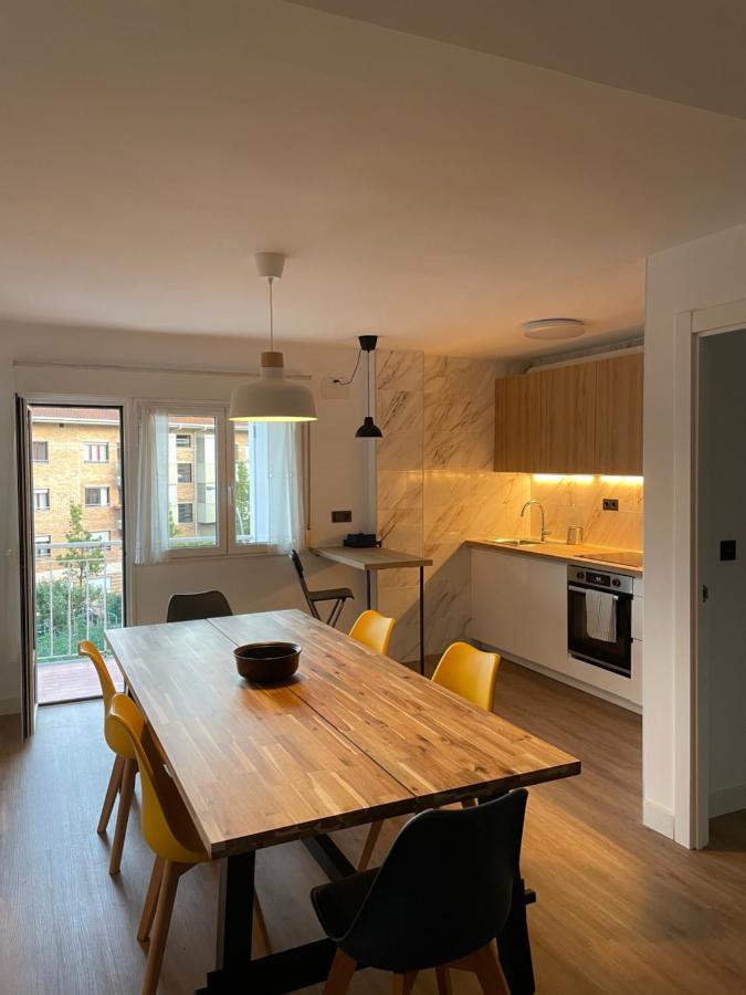Cozy Apartment 6' From San Sebastian + Parking Usúrbil Exterior foto